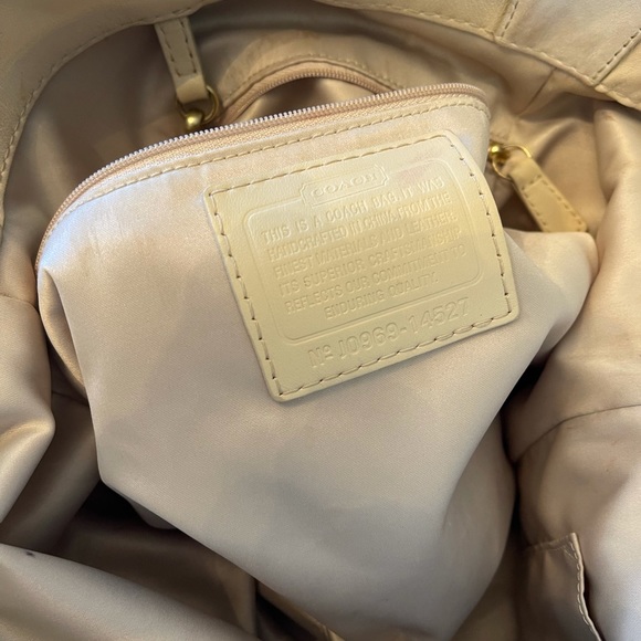 Coach handbag - worn a few times - Picture 5 of 10